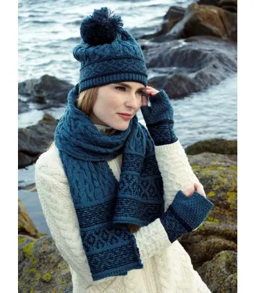 Écharpe jacquard en pure laine mérinos et bonnet bleu ciel et bleu gris 