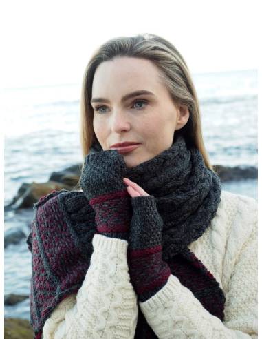 Women's merinowool beanie with fur pompon