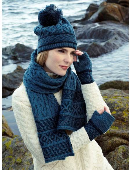 Gorro de mujer pura lana merino con pompón de pelo sintético