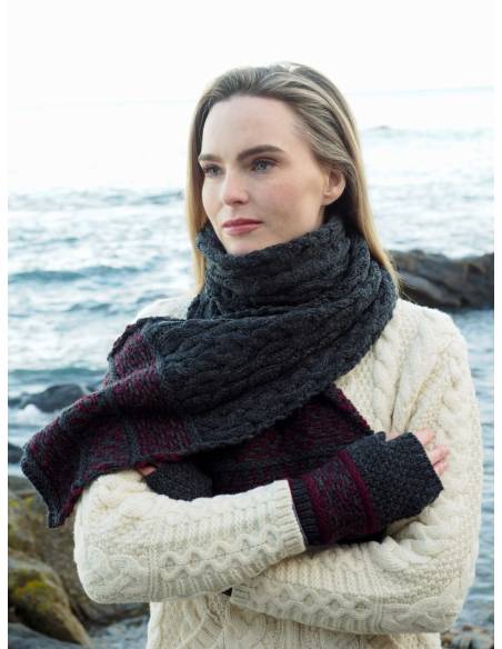 Women's merinowool beanie with fur pompon