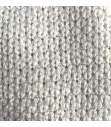 Schal aus reiner Merinowolle mit wabenförmigen Seiten