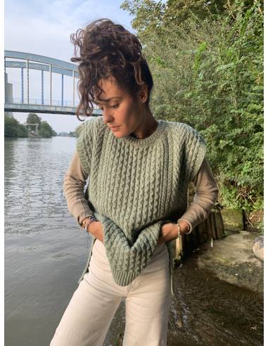 Modischer ärmelloser Pullover in Wassergrün und Creme