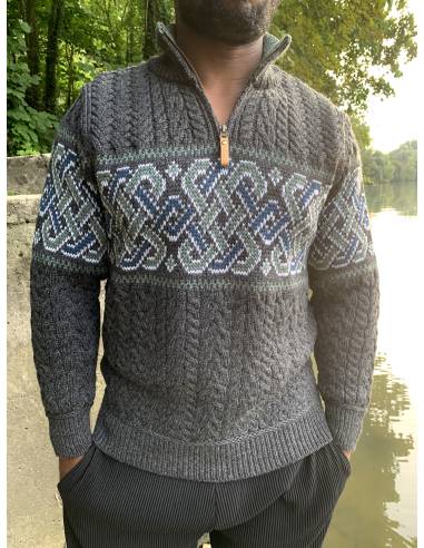 Jersey de jacquard celta con media cremallera en pura lana merino.