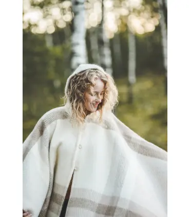 Cape mantle in pure new wool with hood and buttons