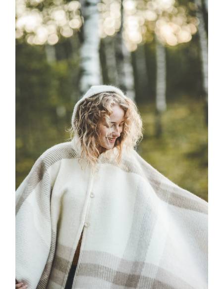 Cape capuche en pure laine vierge avec capuche et boutons beige careeaux et écru