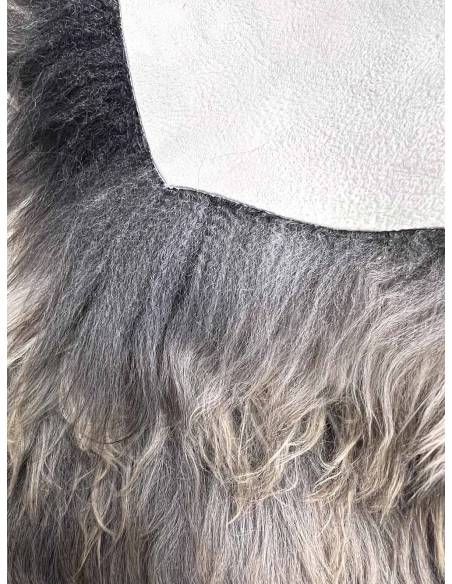 Peau de mouton véritable de décoration grise bringée beige superbe poils longs 
