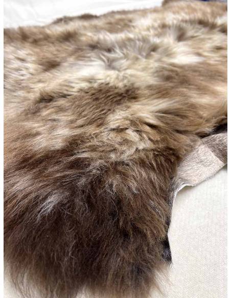 Peau de mouton véritable de décoration poils longs fauve brun beige écru et bleue 