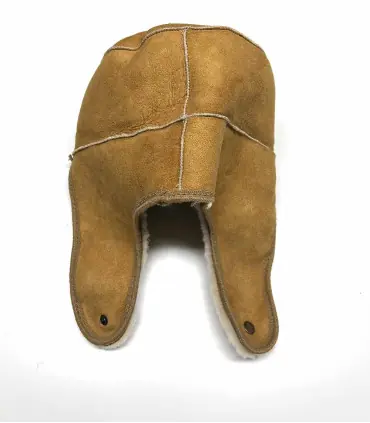 Chapkas nordique en cuir de mouton retourné couture et coupe ajustée au crâne 