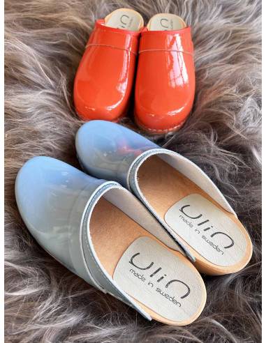Sabots suédois femme bois et cuir vernis bleu