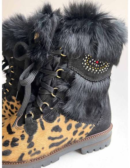 Bottes femme fourrure noire et peau de vache léopard col lapin