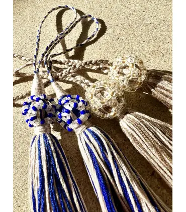 Pampilles  romantiques en fils de coton dmc et perles ivoire boule en perle bleu, or, blanc et écru 