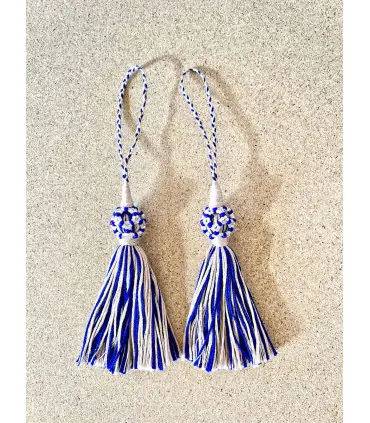 Pampilles  romantiques en fils de coton dmc et perles ivoire bleu décration porte clef ou déco d'intérieure 