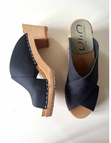 Sabots mules scandinaves à talons 7 cm et cuir bleu marine