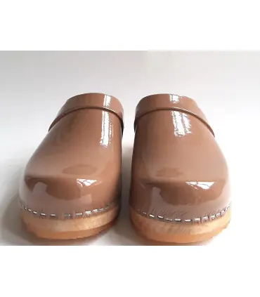 Wooden Swedish women lack leather clogs