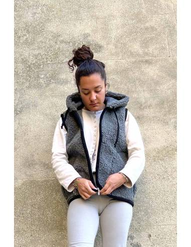 Veste pure laine avec capuche et fermeture ZIP laine véritable en gris anthracite sans manches argent zip