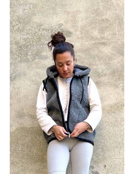 Veste pure laine avec capuche et fermeture ZIP laine véritable en gris anthracite sans manches argent zip