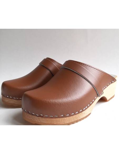 Sabots traditionnels homme et femme en bois et cuir lisse moka