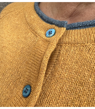 Cardigan cachemire et laine col rond bouton en nacre Jaune ou gris 