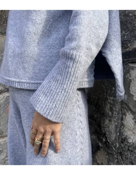 Pantalon en laine mérinos jambe large en maille jersey et motif torsades gris et bleu  gris argent