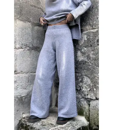 Pantalon en laine mérinos jambe large en maille fines et larges en jersey et motif torsades 