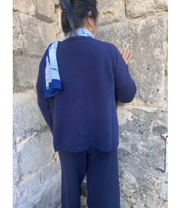 Pantalon en laine merinos jambe large en maille jersey et motif torsades bleu marine navy