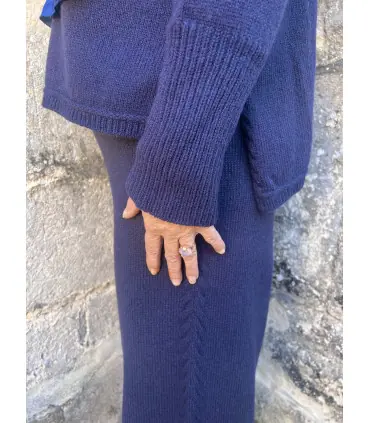 Pantalon d'hiver bleu marine en laine merinos jambe large en maille jersey et motif torsades 