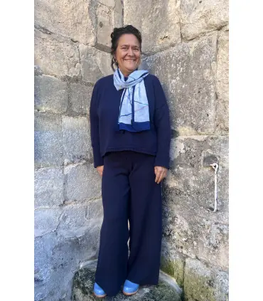 Pull asymétrique oversize en laine merinos et maille jersey à motif torsades 
