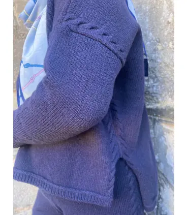 Pull en laine merinos et maille jersey à motif torsades asymétrique oversize  