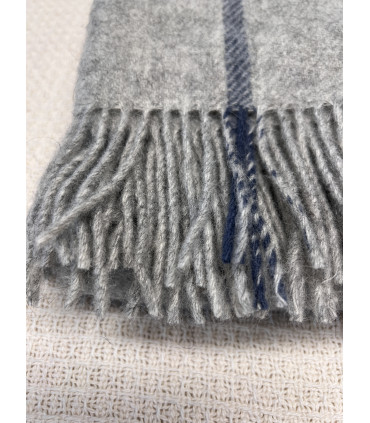 Plaids en pure laine scandinave carré gris ou marron