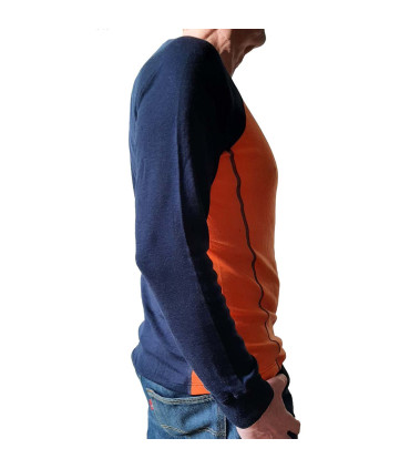 Warmes Herrenunterhemd aus reiner Merinowolle in Orange und Marineblau.