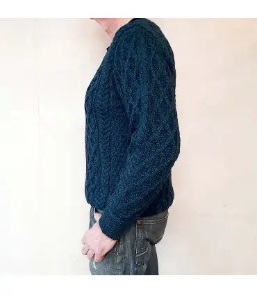 Irischer Pullover Mann reine Merinowolle warmer V-Ausschnitt grobe Maschen Zopfmuster.