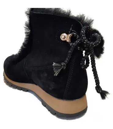 Olang Aurora real sheepskin cold weather shoes for women in beige or black