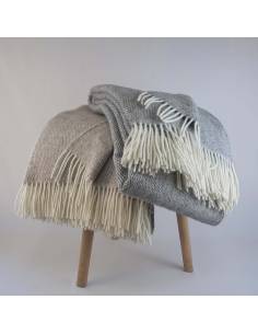 Plaid chaud motifs couture en pure laine GAM