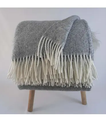 Plaid chaud motifs couture en pure laine GRIS