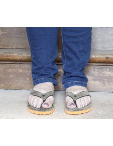 Tong sandale basse femme et homme en nubuck kaki