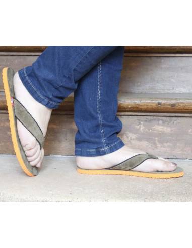 Tong femme et homme en cuir velours kaki 