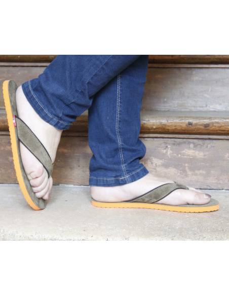 Tong femme et homme en cuir velours kaki 