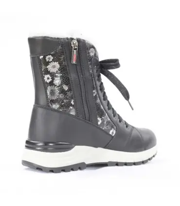 Women's winter boots in black leather with black floral patent leather collar