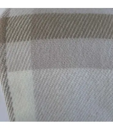 Warmes Plaid mit Diamant-Chevrons aus reiner Wolle