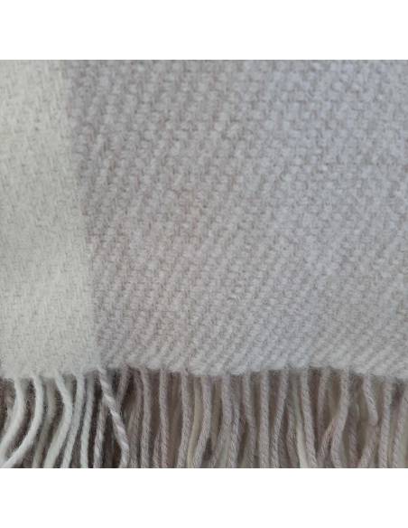 Warmes Plaid mit Diamant-Chevrons aus reiner Wolle