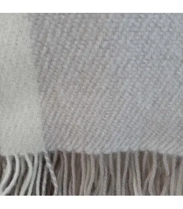 Warmes Plaid mit Diamant-Chevrons aus reiner Wolle