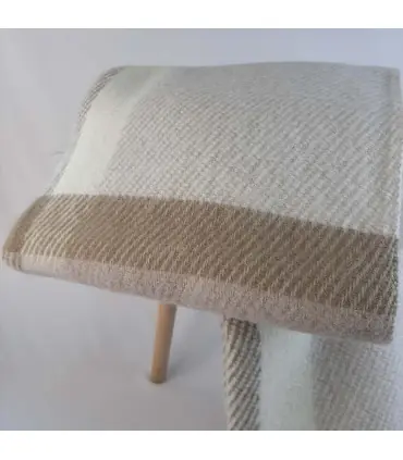 Warmes Plaid mit Diamant-Chevrons aus reiner Wolle