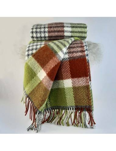 Warm diamond herringbone blanket in pure wool