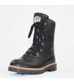 Women's warm winter boots in leather and black with real fur lining