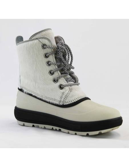 Warm women's boots in white cowhide and waterproof rubber