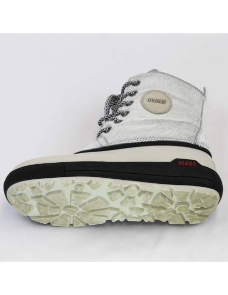 Warm women's boots in white cowhide and waterproof rubber