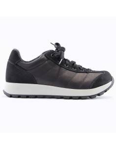 Warmer Low Sneaker für Damen aus schwarzem Leder mit Nubuk-Einsätzen. 2
