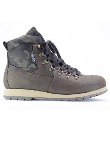 Cálidas zapatillas de caña alta para hombre en piel marrón con inserciones de motivos militares