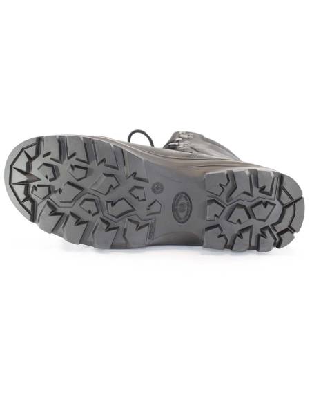Warm men's shoes in black water-repellent leather and reinforced ribbed rubber toe cap