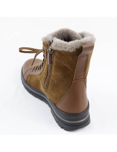 Warme Damenstiefel aus rotem Hydro-Wildleder und gefüttert mit echter Wolle.